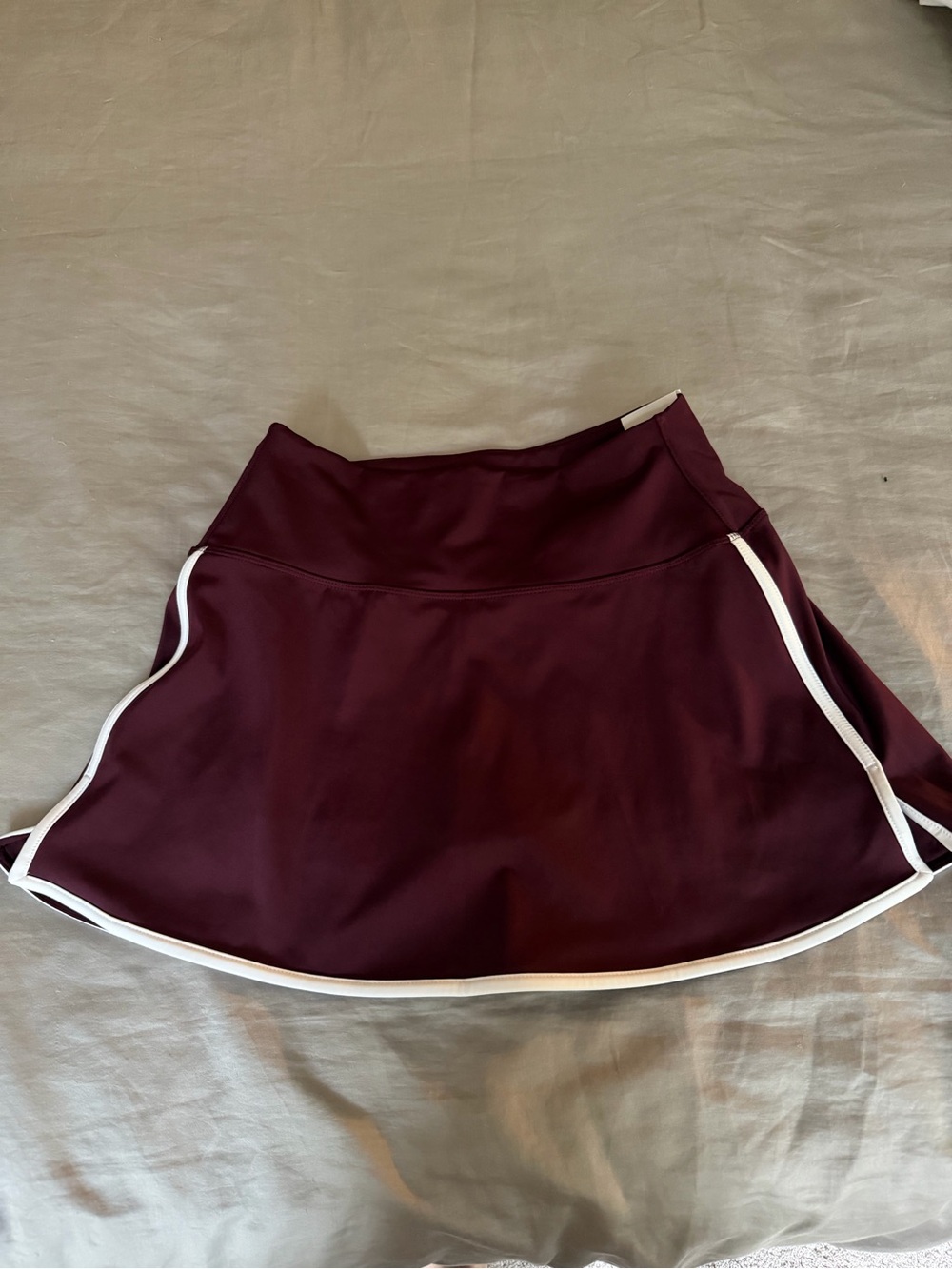 NWT! DSG - Women’s Burgundy Skater Tennis Skirt with White Trim, size M